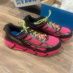 Hoka One One Women’s Challenger ATR Running Shoes NEW IN BOX size 10